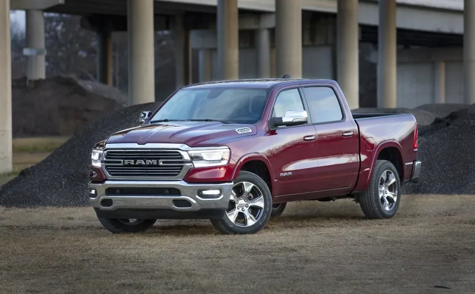 RAM 1500 Classic Quad Cab 6.4-ft Box 4WD 6.2L 2023 pickup elölnézet