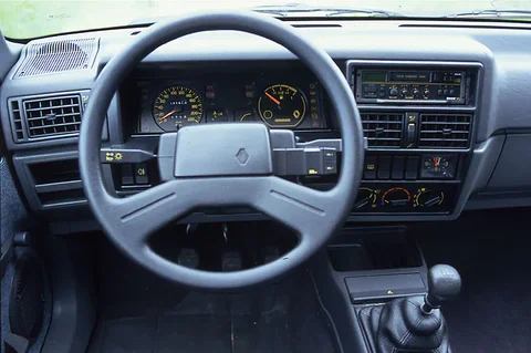 Renault 19 TS 1988 view 2