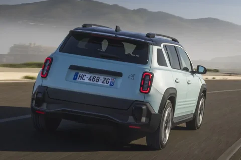 Renault 4 E-TECH comfort range iconic 2025 view 3