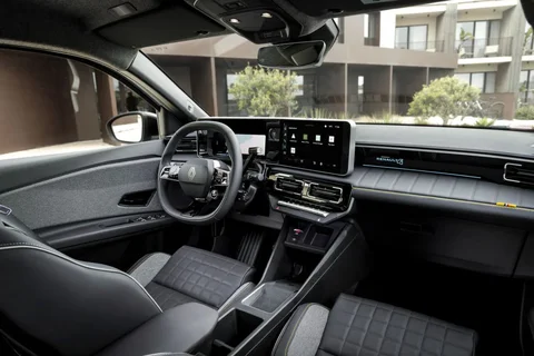 Renault 4 E-TECH comfort range iconic 2025 view 4