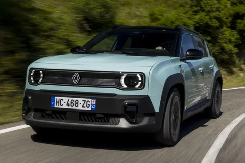 Renault 4 E-TECH comfort range iconic 2025 view 5