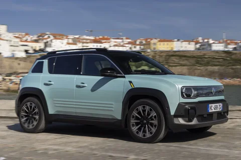 Renault 4 E-TECH comfort range iconic 2025 view 6