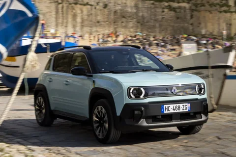 Renault 4 E-TECH comfort range iconic 2025 view 9
