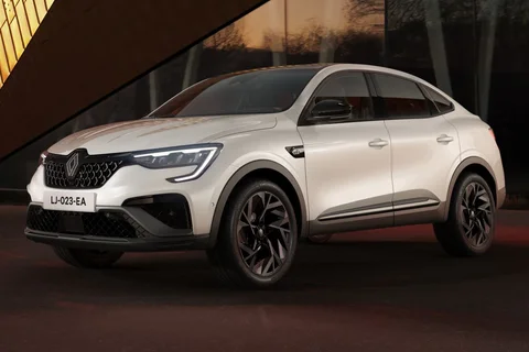 Renault Arkana E-Tech Hybrid 145 Evolution 2023 view 3