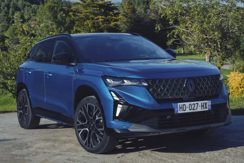 Renault Austral full hybrid 200 Techno 2025 view 2