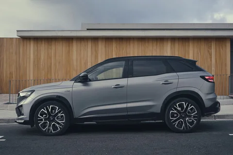 Renault Austral full hybrid 200 Techno 2025 view 3