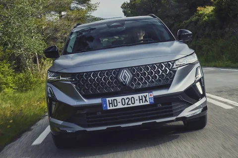 Renault Austral full hybrid 200 Techno 2025 view 4