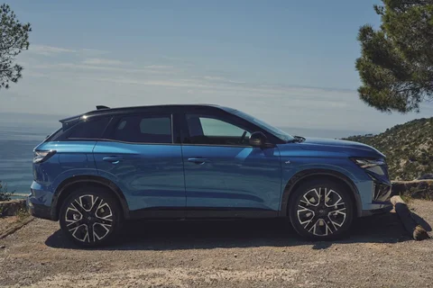 Renault Austral full hybrid 200 Techno 2025 view 7