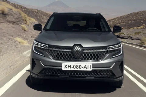 Renault Austral hybrid 200 Techno 2022 view 6