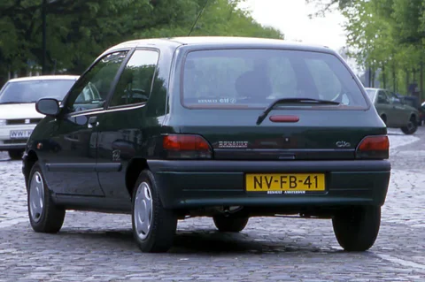 Renault Clio Oasis 1.9 D 1996 view 5