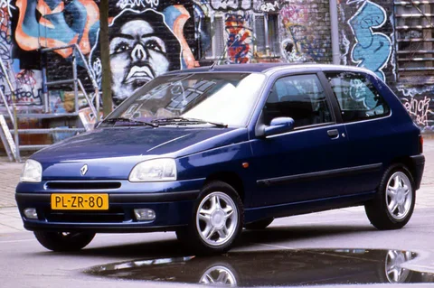 Renault Clio Oasis 1.9 D 1996 view 2