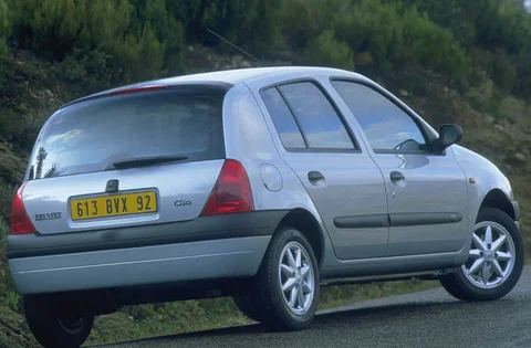 Renault Clio Initiale 1.4 16V 2000 view 2