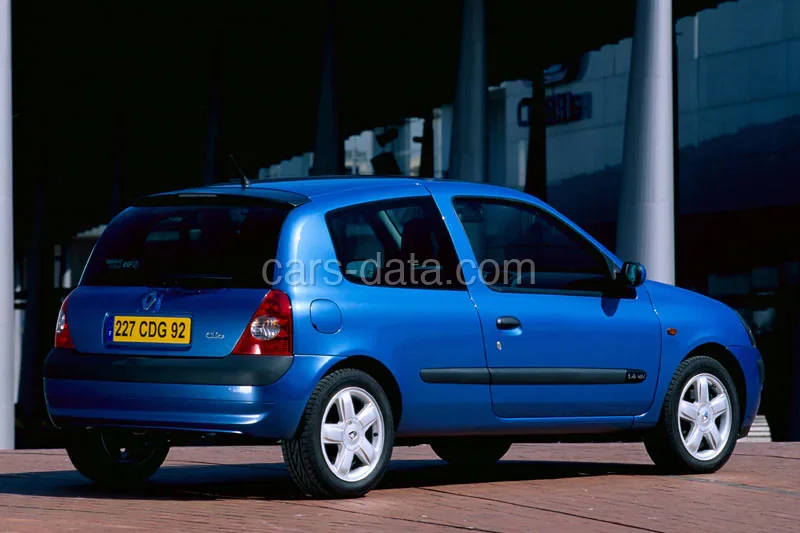 Renault Clio 1.6 16V Initiale 2002 front view
