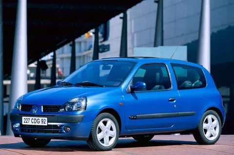 Renault Clio 1.6 16V Initiale 2002 view 9