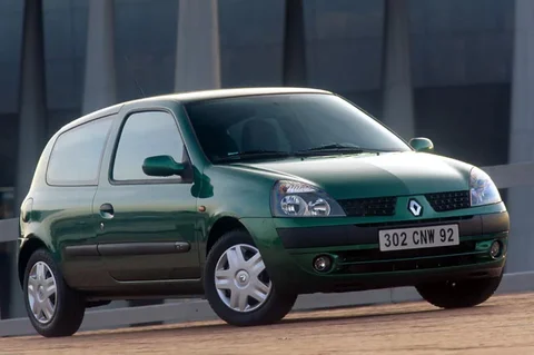Renault Clio 1.6 16V Initiale 2002 view 6
