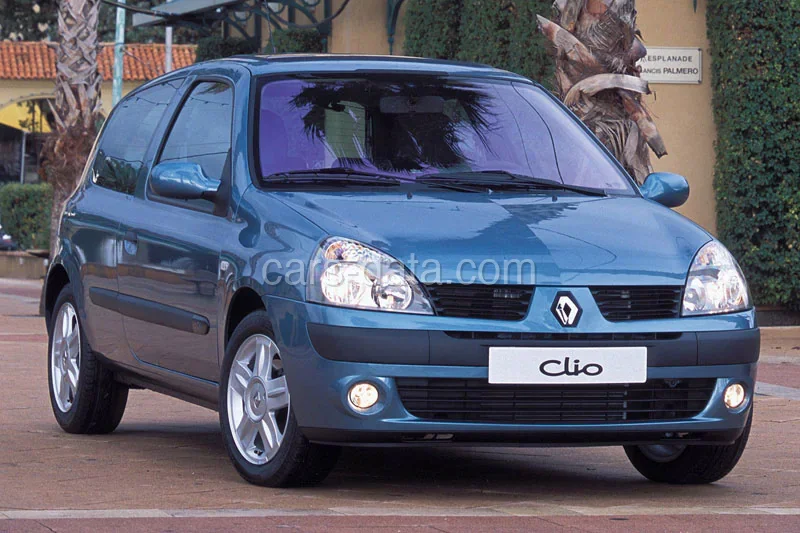 Renault Clio 1.6 16V Initiale 2003 front view