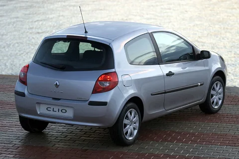 Renault Clio 1.5 dCi 85 Expression 2005 view 3
