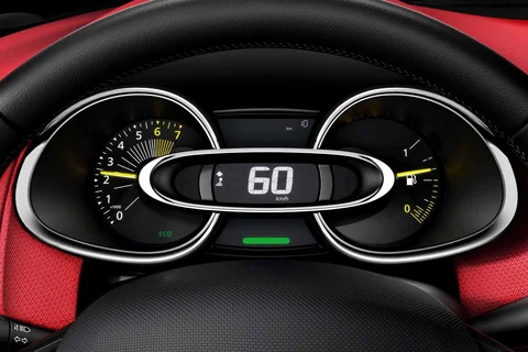 Renault Clio TCe 90 Energy Expression 2015 view 5