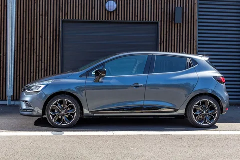 Renault Clio TCe 120 Bose 2017 view 2