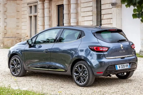 Renault Clio TCe 120 Bose 2017 view 3