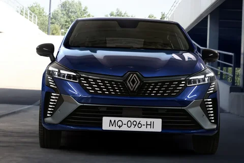 Renault Clio TCe 90 Esprit Alpine 2023 view 7