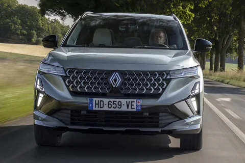 Renault Espace full hybrid 200 Techno 5P 2025 view 11