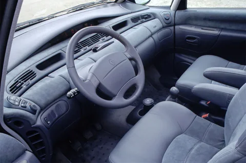 Renault Espace 2.0 16V Privilege 2000 view 5