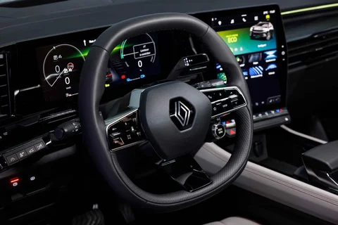 Renault Espace hybrid 200 Techno 7P 2023 view 2