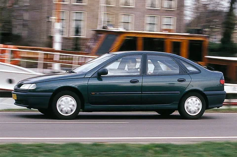 Renault Laguna V6 1994 view 2