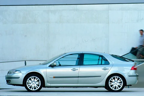 Renault Laguna 2.2 dCi Initiale 2003 view 2