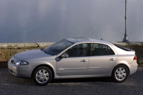 Renault Laguna 2.0 dCi 150 Privilège 2005 view 2