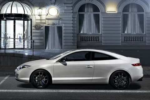 Renault Laguna Coupé 2.0 dCi 150 2012 view 3