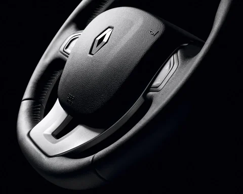 Renault Laguna Coupé 2.0 dCi 150 2012 view 8