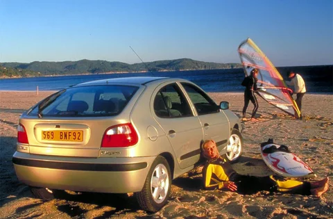 Renault Mégane 1.6 16V Expression 2000 view 4