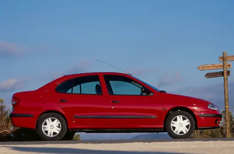 Renault Mégane Sedan 1.9 D Expression 2000 view 5