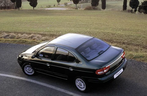 Renault Mégane Sedan 1.9 D Expression 2000 view 6