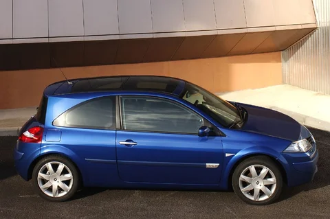 Renault Mégane 1.4 16V Expression 2006 view 2