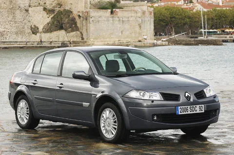 Renault Mégane Sedan 1.4 16V Expression 2006 view 4