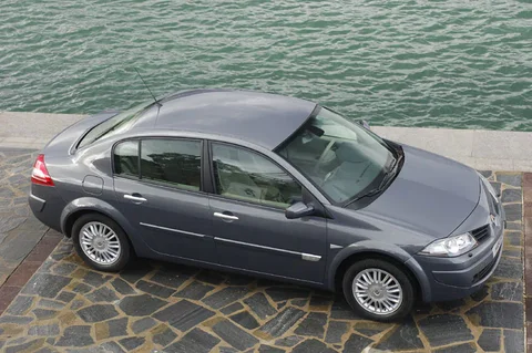 Renault Mégane Sedan 1.4 16V Expression 2006 view 11