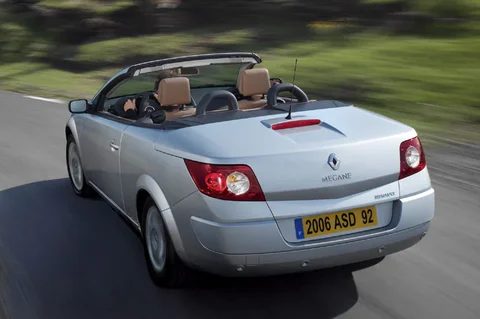 Renault Mégane C-C 2.0 dCi 150 Privilège 2006 view 8