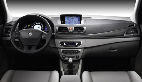 Renault Mégane dCi 110 Expression 2010 view 4