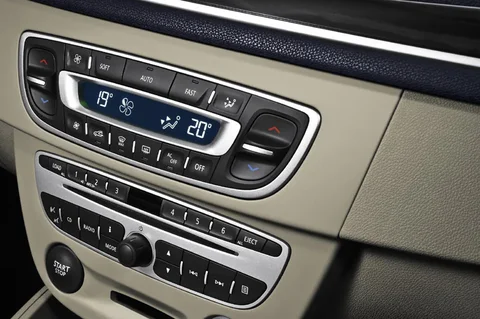 Renault Mégane dCi 110 Expression 2010 view 10