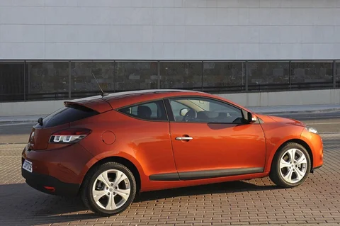 Renault Mégane Coupé dCi 90 Expression 2009 view 3