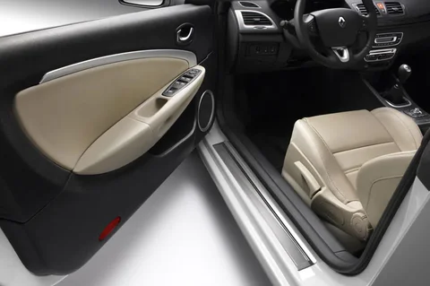 Renault Mégane Coupé-Cabriolet dCi 110 Privilège 2010 view 9