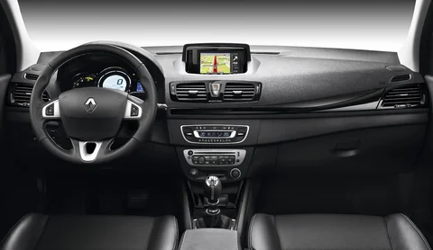Renault Mégane TCe 180 GT 2012 view 3