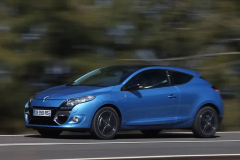 Renault Mégane Coupé dCi 110 Expression 2012 view 3
