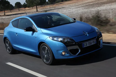Renault Mégane Coupé dCi 110 Expression 2012 view 4