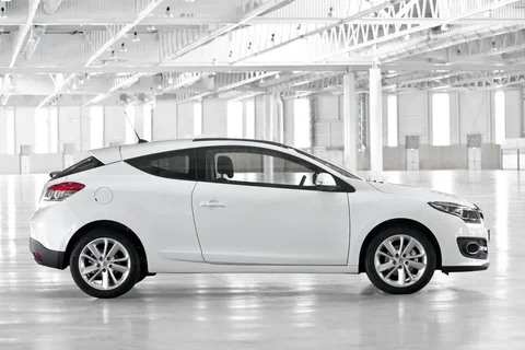Renault Mégane Coupé dCi 110 Bose 2013 view 9