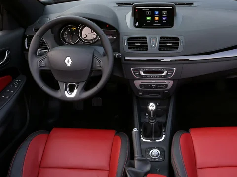 Renault Mégane Coupé-Cabriolet TCe 130 Energy Privilège 2014 view 4