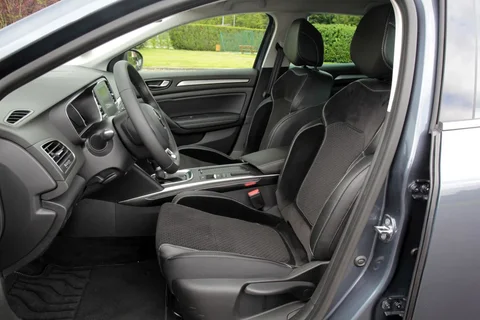 Renault Mégane Estate dCi 110 Limited 2017 view 2